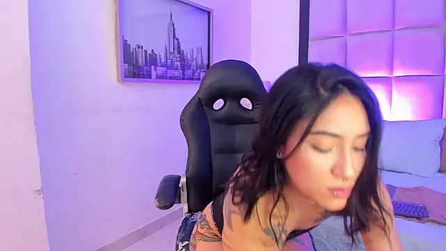 Snapshot of MeganPresleyy chatting on June 12, 2:26 pm MeganPresleyy online show from June 12, 2:26 pm