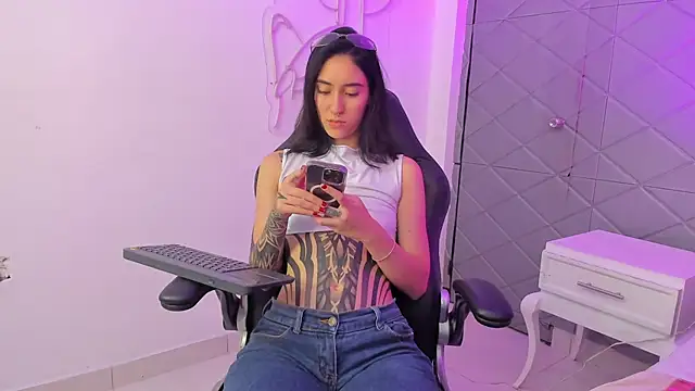 MeganPresleyy online show from May 18, 6:07 am