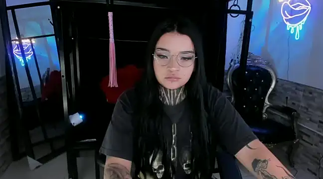 amyswallow7 online show from January 18, 6:43 pm