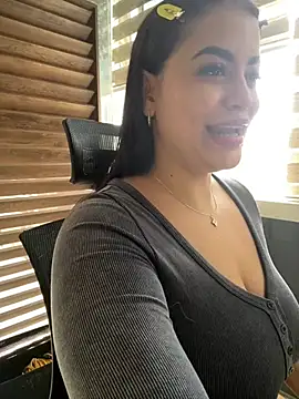 AlynAllen online show from April 19, 1:45 pm