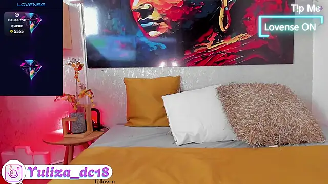 Snapshot of Luxury_Woman chatting on March 11, 8:20 pm Luxury Woman online show from March 11, 8:20 pm