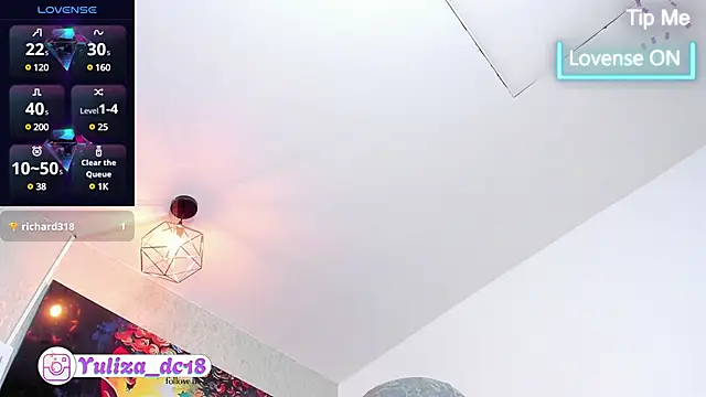 Snapshot of Luxury_Woman chatting on March 7, 10:21 pm Luxury Woman online show from March 7, 10:21 pm