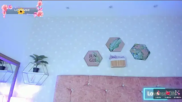 Snapshot of Elise-Leyton chatting on March 17, 11:13 pm Elise-Leyton online show from March 17, 11:13 pm