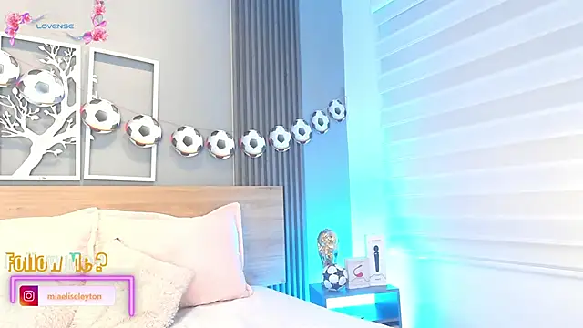 Elise-Leyton online show from June 20, 9:42 pm