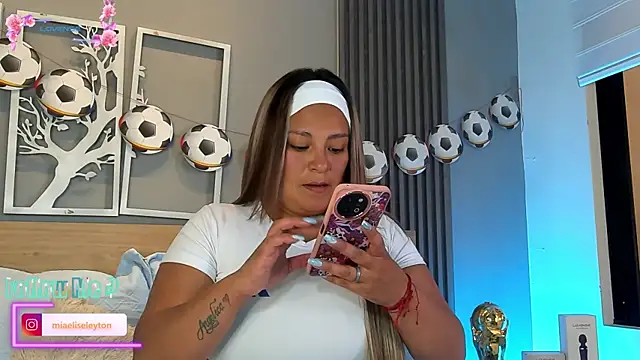Elise-Leyton online show from June 23, 6:50 pm