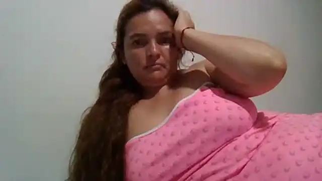 squirtlatinx online show from December 19, 1:31 am