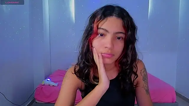 Lovelyamyy online show from December 15, 7:52 pm