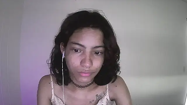Snapshot of Lovelyamyy chatting on February 21, 12:27 pm Lovelyamyy online show from February 21, 12:27 pm