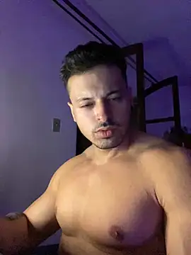 Snapshot of Lucasfit24 chatting on February 24, 3:33 am Lucasfit24 online show from February 24, 3:33 am