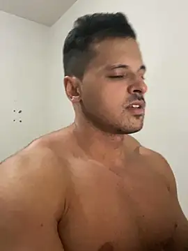 Snapshot of Lucasfit24 chatting on February 20, 12:19 am Lucasfit24 online show from February 20, 12:19 am
