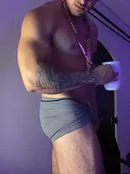 Snapshot of Lucasfit24 chatting on March 5, 11:38 pm Lucasfit24 online show from March 5, 11:38 pm