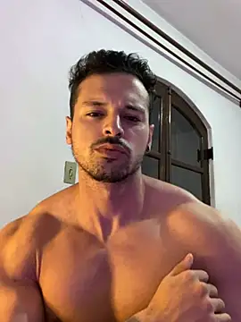 Snapshot of Lucasfit24 chatting on March 18, 11:20 pm Lucasfit24 online show from March 18, 11:20 pm