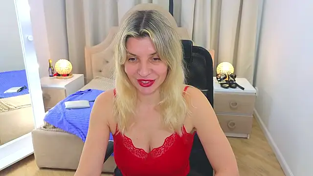 Snapshot of M_I_A_M_I_A chatting on March 3, 11:06 am M I A M I A online show from March 3, 11:06 am