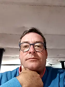 Snapshot of MountJohnXL chatting on February 9, 12:39 am MountJohnXL online show from February 9, 12:39 am