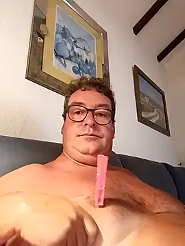 Snapshot of MountJohnXL chatting on February 9, 11:04 pm MountJohnXL online show from February 9, 11:04 pm