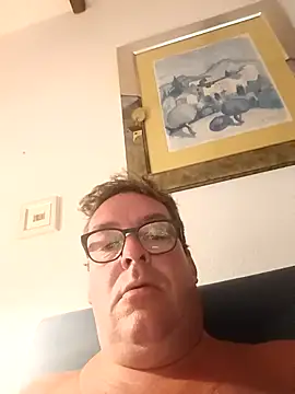 Snapshot of MountJohnXL chatting on February 2, 12:09 am MountJohnXL online show from February 2, 12:09 am