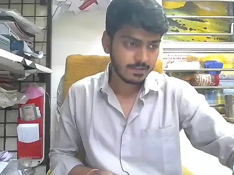 Snapshot of cute_modell chatting on December 1, 11:33 am cute modell online show from December 1, 11:33 am