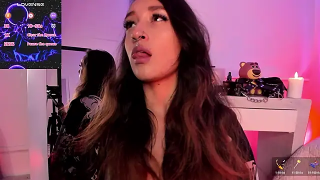 Snapshot of coral_jonesss chatting on December 1, 3:57 pm coral jonesss online show from December 1, 3:57 pm