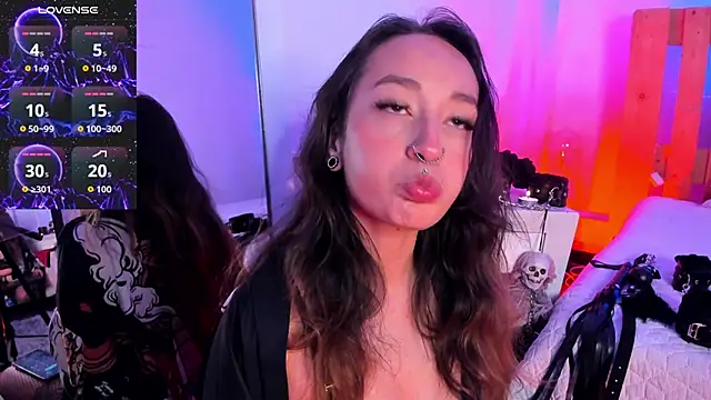 Snapshot of coral_jonesss chatting on December 15, 3:51 pm coral jonesss online show from December 15, 3:51 pm