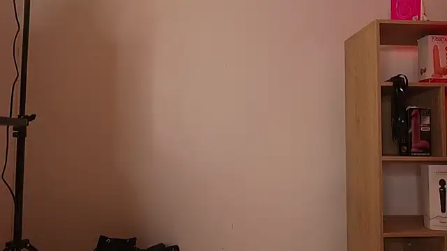 CleeoAdams  online show from December 2, 5:42 am