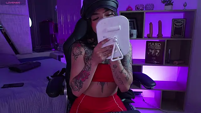 CleeoAdams  online show from April 13, 5:11 am