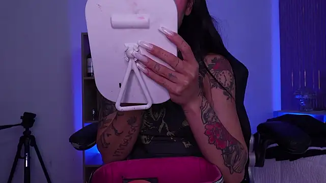 CleeoAdams  online show from March 22, 5:10 am