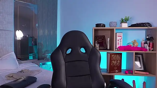 CleeoAdams  online show from March 24, 5:07 am