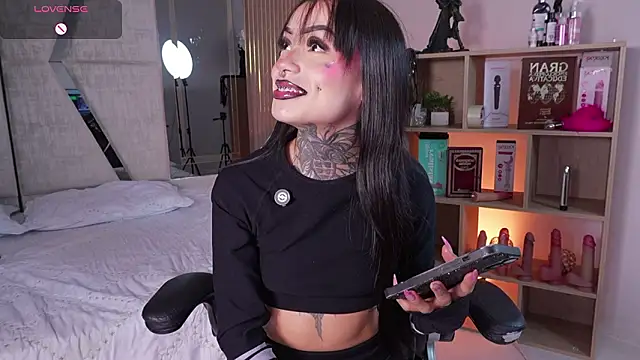 CleeoAdams  online show from February 11, 5:29 am