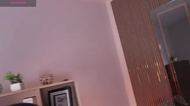 CleeoAdams  online show from April 11, 5:26 am