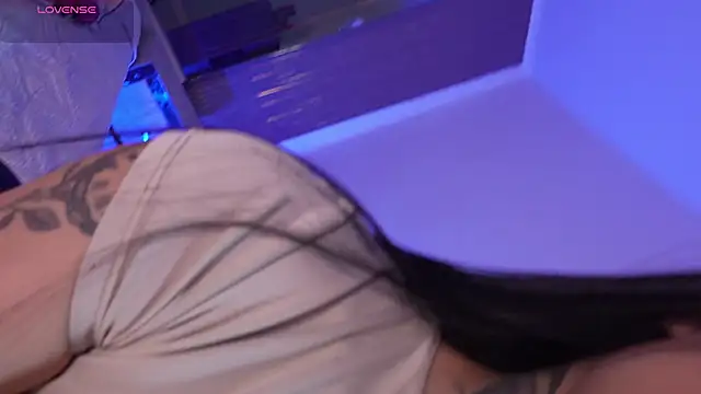 CleeoAdams  online show from April 19, 5:19 am