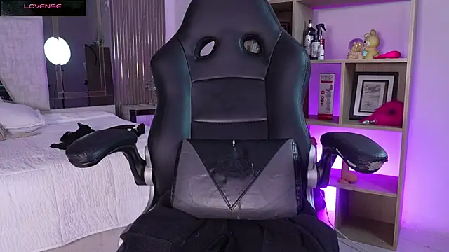 CleeoAdams  online show from March 21, 8:19 am