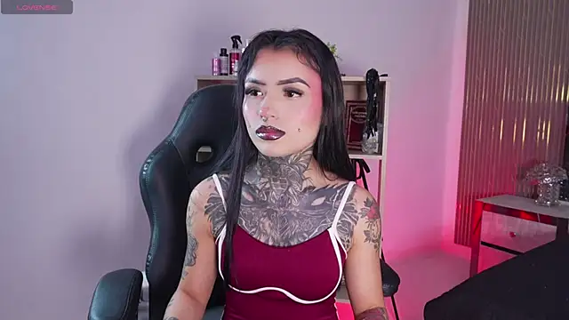 CleeoAdams  online show from March 4, 5:26 am