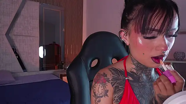 CleeoAdams  online show from April 17, 5:21 am