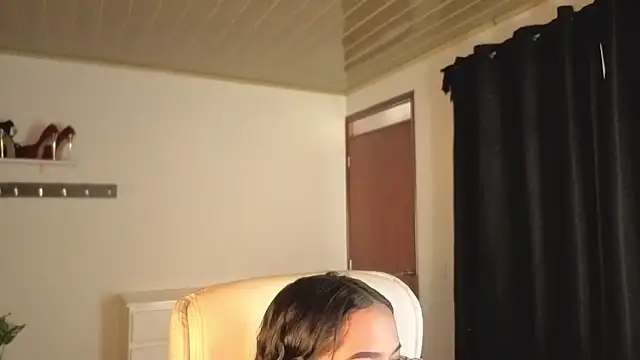 Renaxi Smith online show from December 1, 7:48 pm