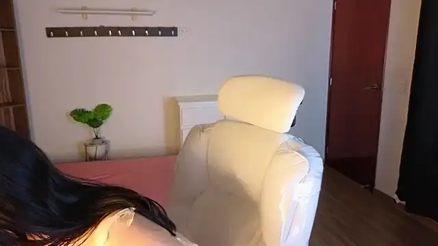 Renaxi Smith online show from March 14, 7:53 pm