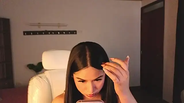 Renaxi Smith online show from March 26, 7:56 pm