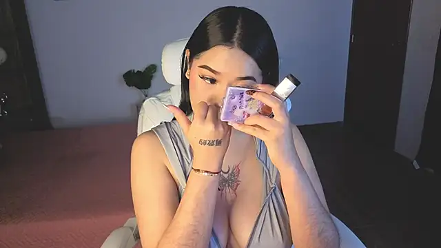 Renaxi Smith online show from April 17, 7:28 pm