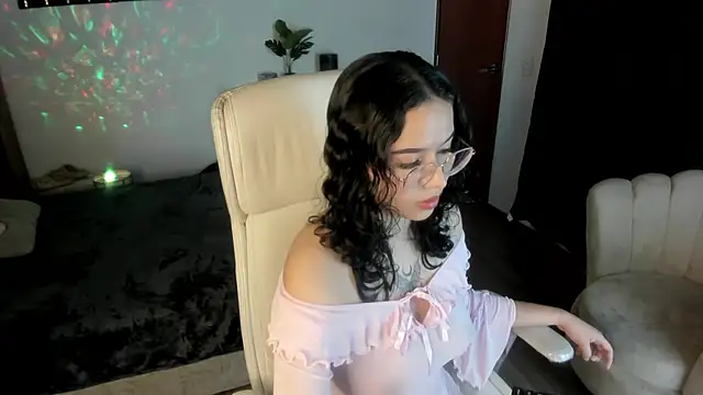 Snapshot of Renaxi_Smith chatting on September 13, 7:14 pm Renaxi Smith online show from September 13, 7:14 pm