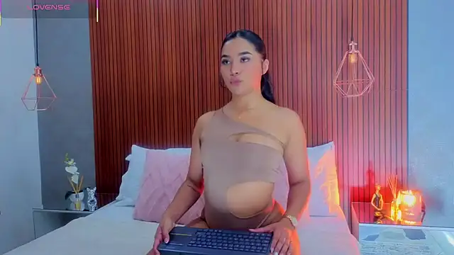 CharlotteGraay online show from April 22, 7:42 pm
