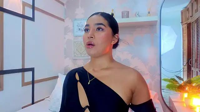 CharlotteGraay online show from May 22, 7:45 pm