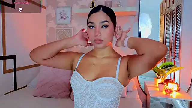 Snapshot of CharlotteGraay chatting on July 13, 7:57 pm CharlotteGraay online show from July 13, 7:57 pm