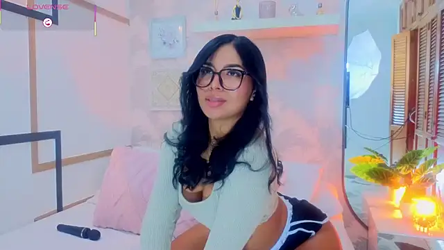 CharlotteGraay online show from May 26, 7:45 pm