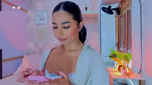 CharlotteGraay online show from March 18, 7:37 pm