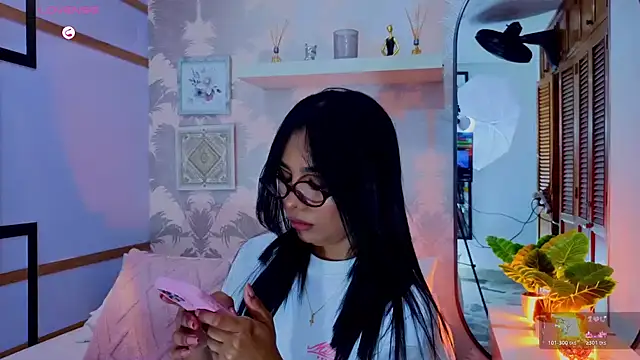 CharlotteGraay online show from March 17, 7:39 pm