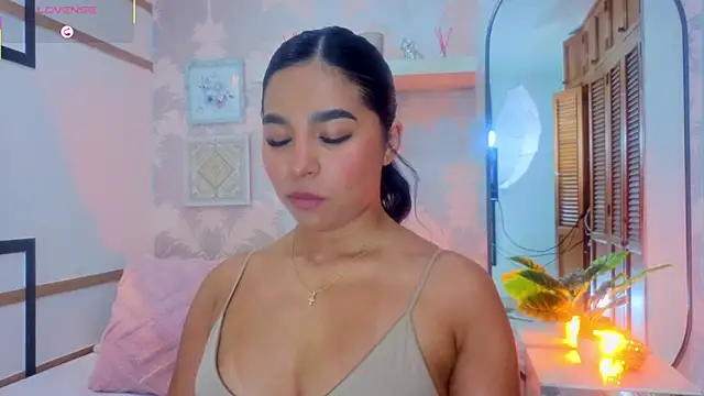 CharlotteGraay online show from May 21, 7:44 pm