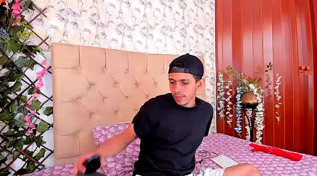 mikee 007 online show from January 13, 1:39 pm