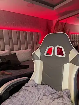 Sara  collins   online show from December 21, 12:18 pm