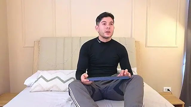 Snapshot of mr_danni chatting on December 17, 8:03 pm mr danni online show from December 17, 8:03 pm