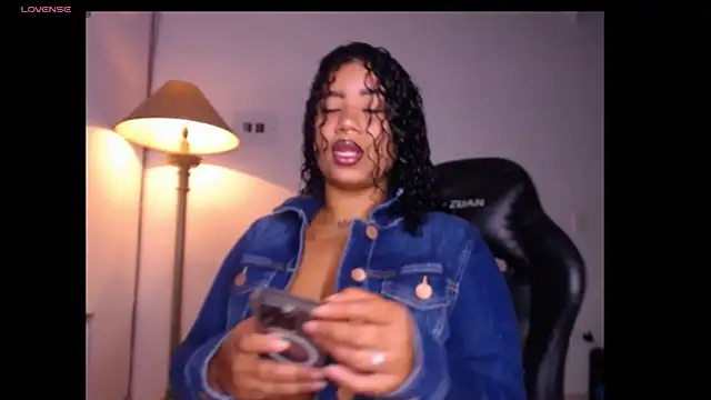 leslycarsson online show from April 10, 4:41 am