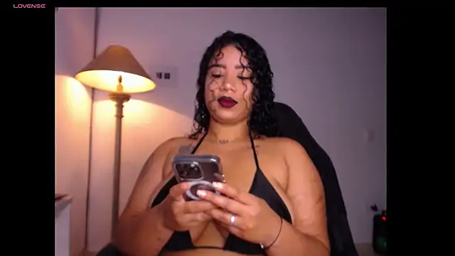 leslycarsson online show from April 8, 5:09 am